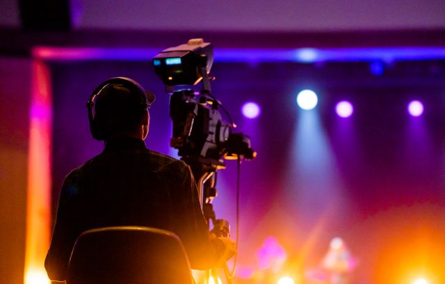 Webinarproduktion i Mediemerahs studio i Stockholm med kameror, ljus och professionell livestreaming
